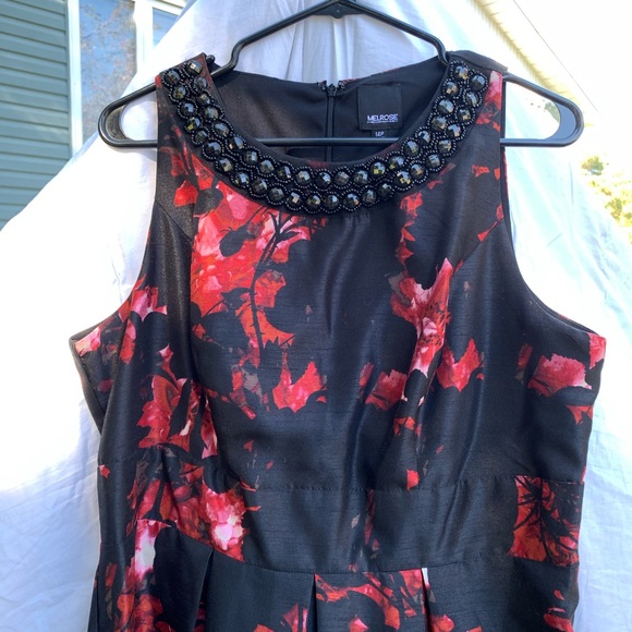 Melrose cocktail/evening dress. - Picture 2 of 7